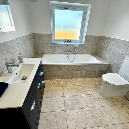 Luxury Isla Cottages, Bourne! Dog-Friendly, Countryside Views, Garden, Parking, 5Mins Pubs - Family Holiday Exterior photo