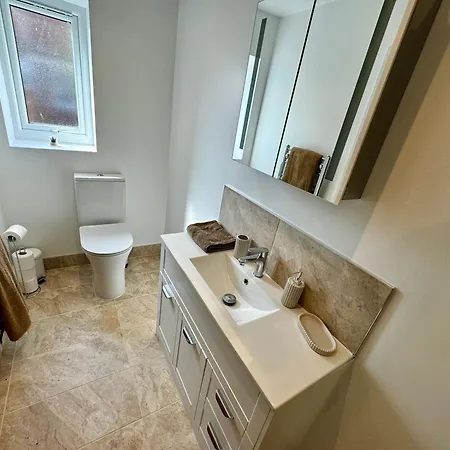 Luxury Isla Cottages, Bourne! Dog-Friendly, Countryside Views, Garden, Parking, 5Mins Pubs - Family Holiday Room photo