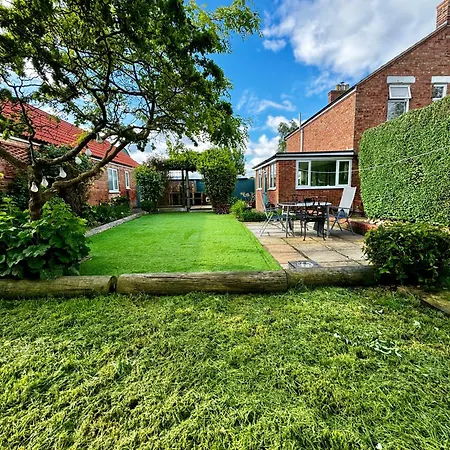Luxury Isla Cottages, Bourne! Dog-Friendly, Countryside Views, Garden, Parking, 5Mins Pubs - Family Holiday Exterior photo