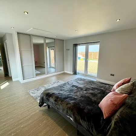 Luxury Isla Cottages, Bourne! Dog-Friendly, Countryside Views, Garden, Parking, 5Mins Pubs - Family Holiday Exterior photo