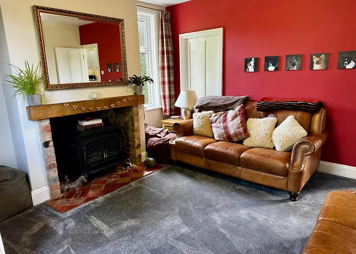 Luxury Isla Cottages, Bourne! Dog-Friendly, Countryside Views, Garden, Parking, 5Mins Pubs - Family Holiday