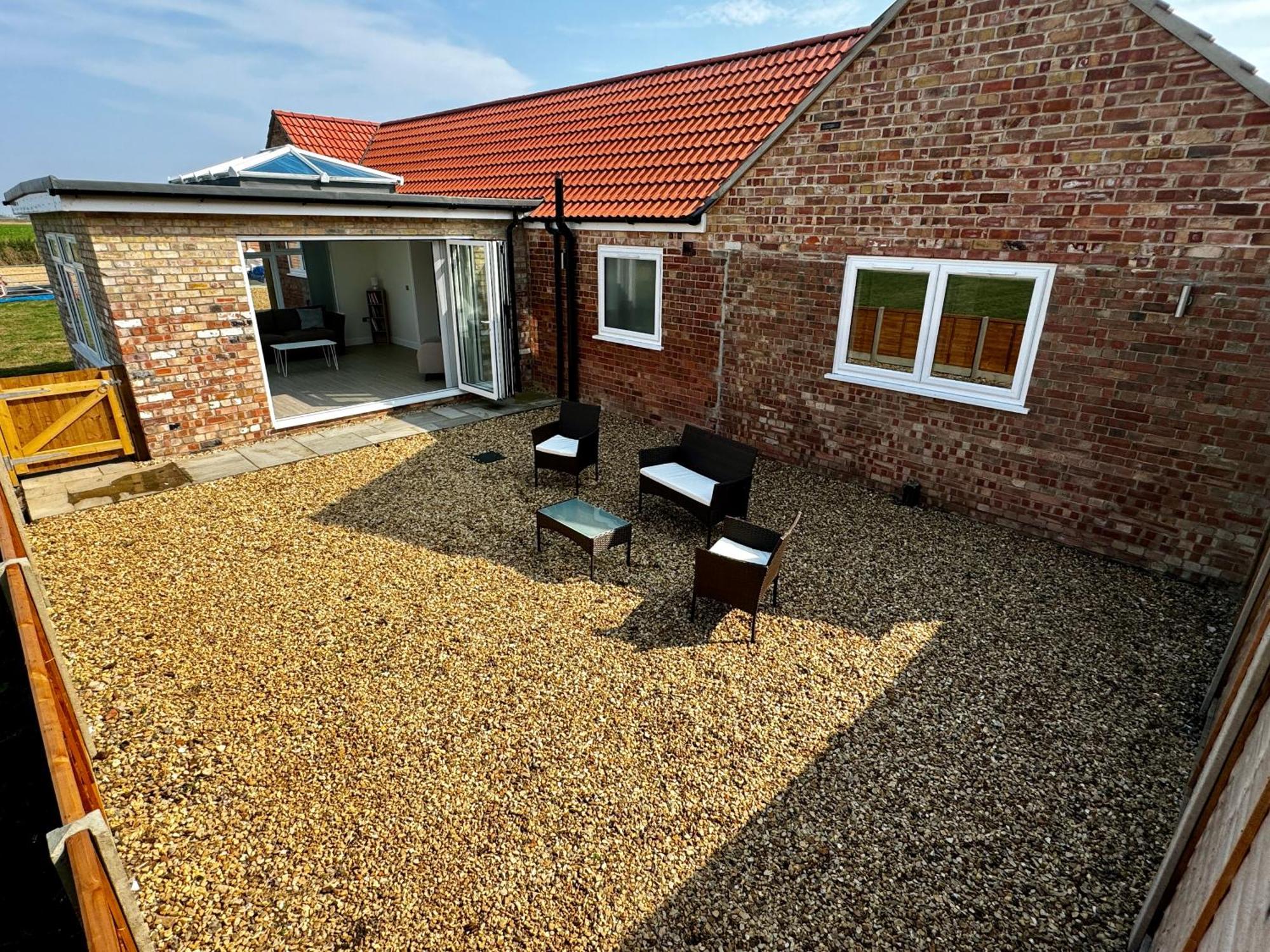 Luxury Isla Cottages, Bourne! Dog-friendly, Countryside Views, Garden, Parking, 5mins Pubs - Family *