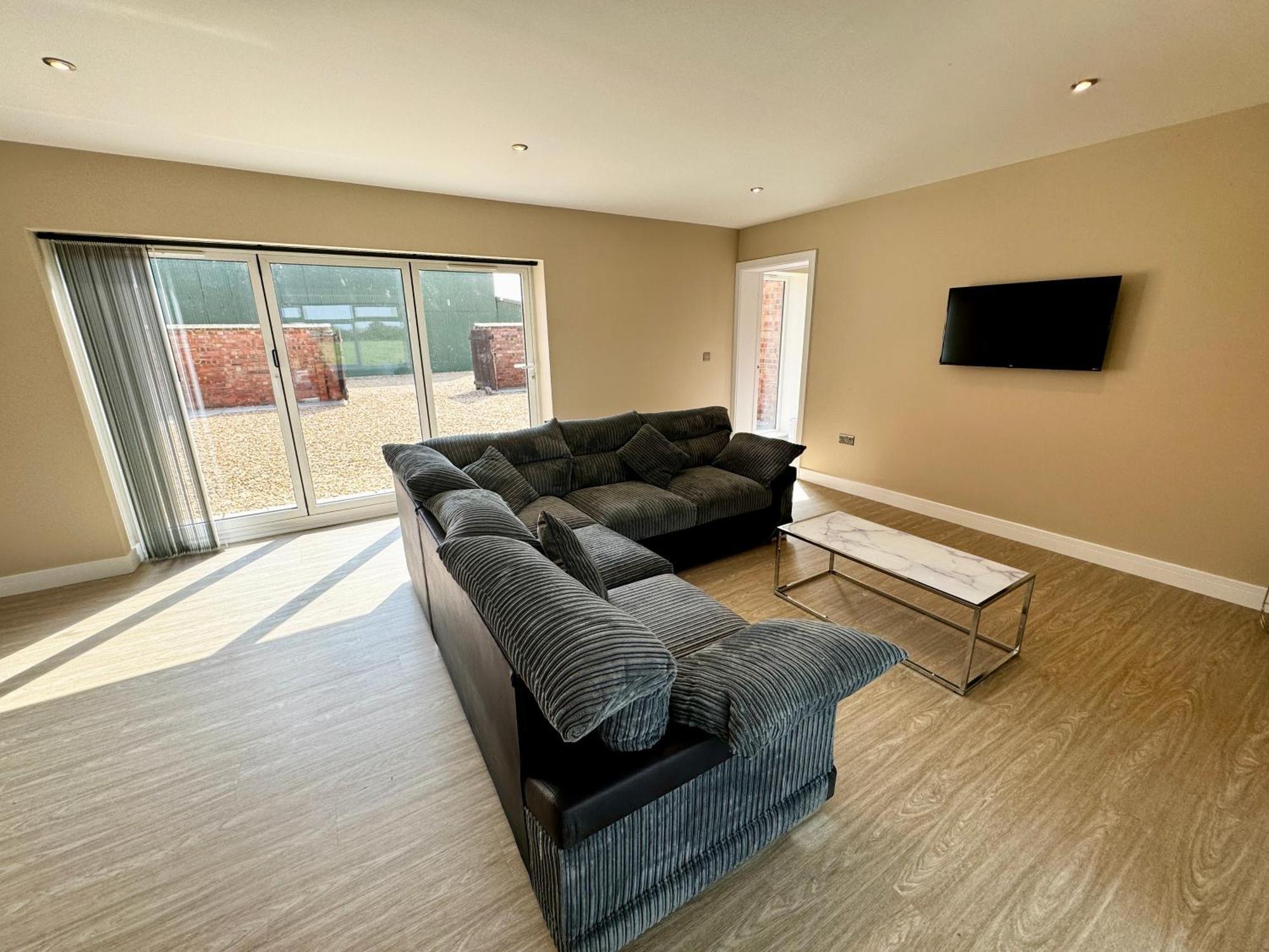 Villa Luxury Isla Cottages, Bourne! Dog-friendly, Countryside Views, Garden, Parking, 5mins Pubs - Family