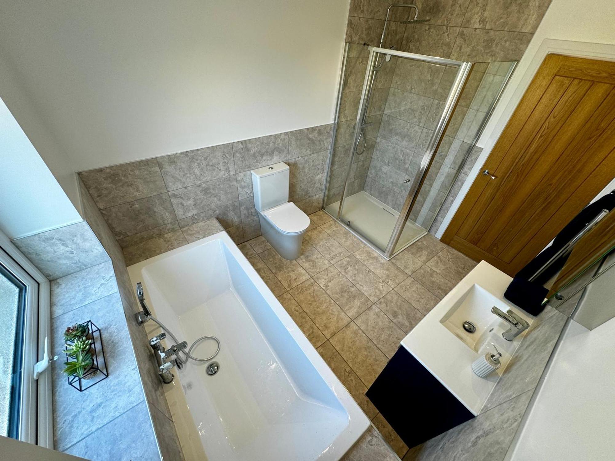 Luxury Isla Cottages, Bourne! Dog-friendly, Countryside Views, Garden, Parking, 5mins Pubs - Family Bourne