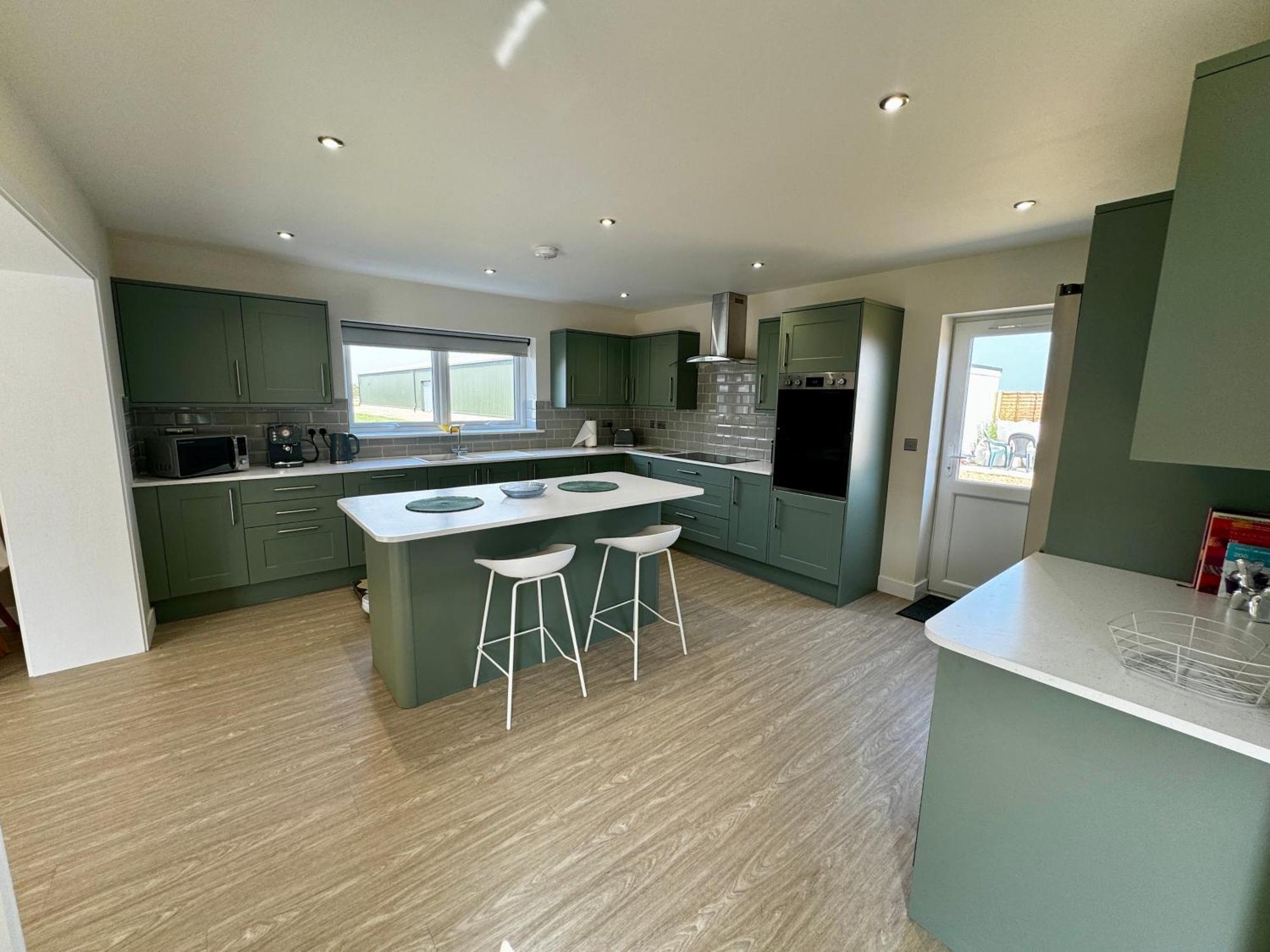 Luxury Isla Cottages, Bourne! Dog-friendly, Countryside Views, Garden, Parking, 5mins Pubs - Family Bourne