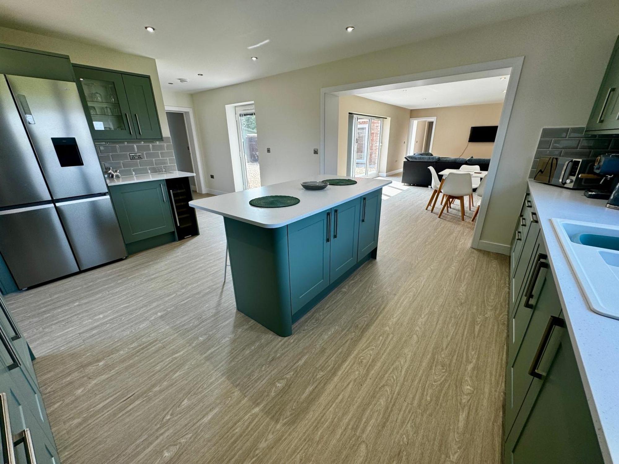 Villa Luxury Isla Cottages, Bourne! Dog-friendly, Countryside Views, Garden, Parking, 5mins Pubs - Family Bourne