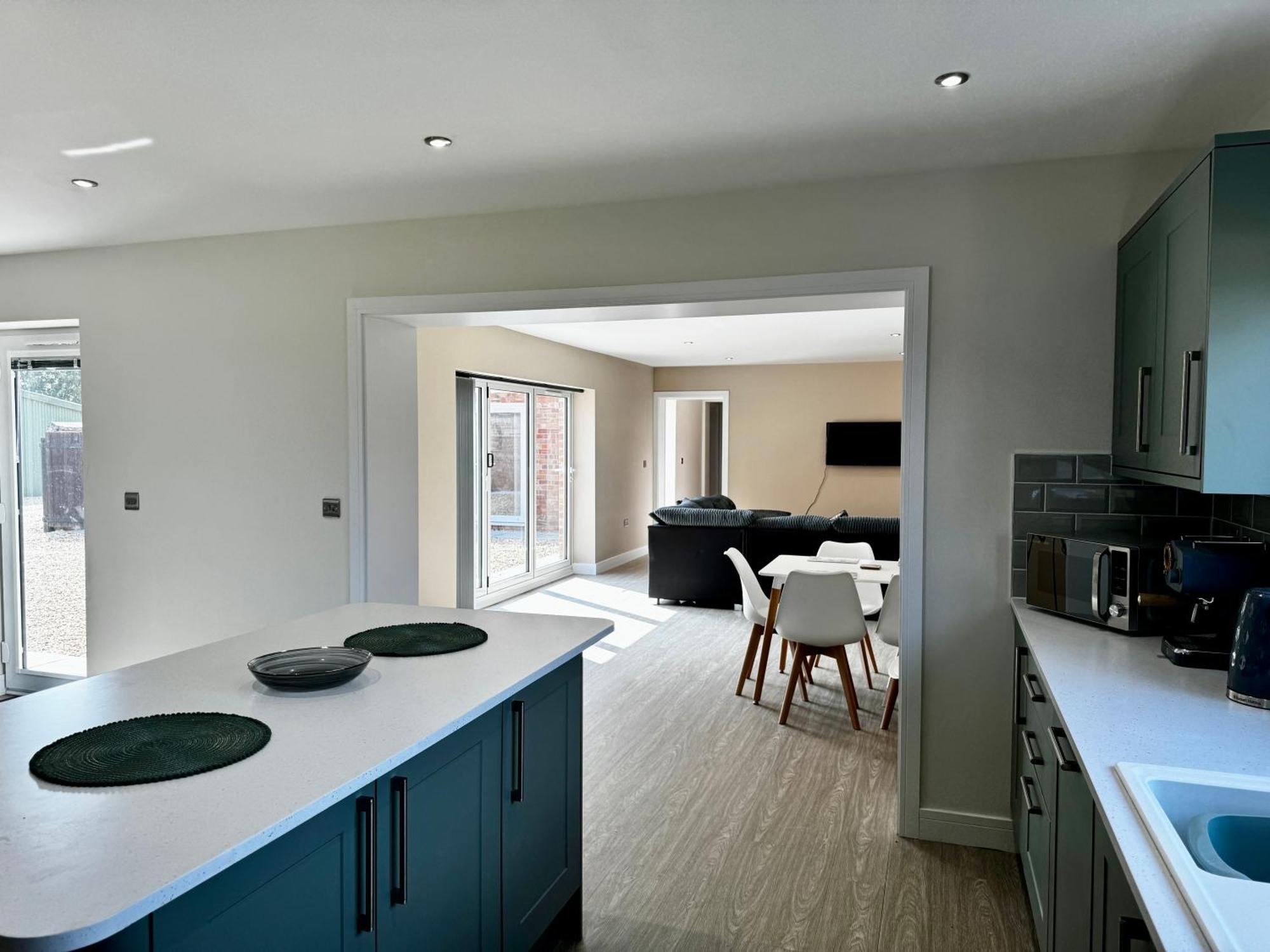 Luxury Isla Cottages, Bourne! Dog-friendly, Countryside Views, Garden, Parking, 5mins Pubs - Family * Bourne
