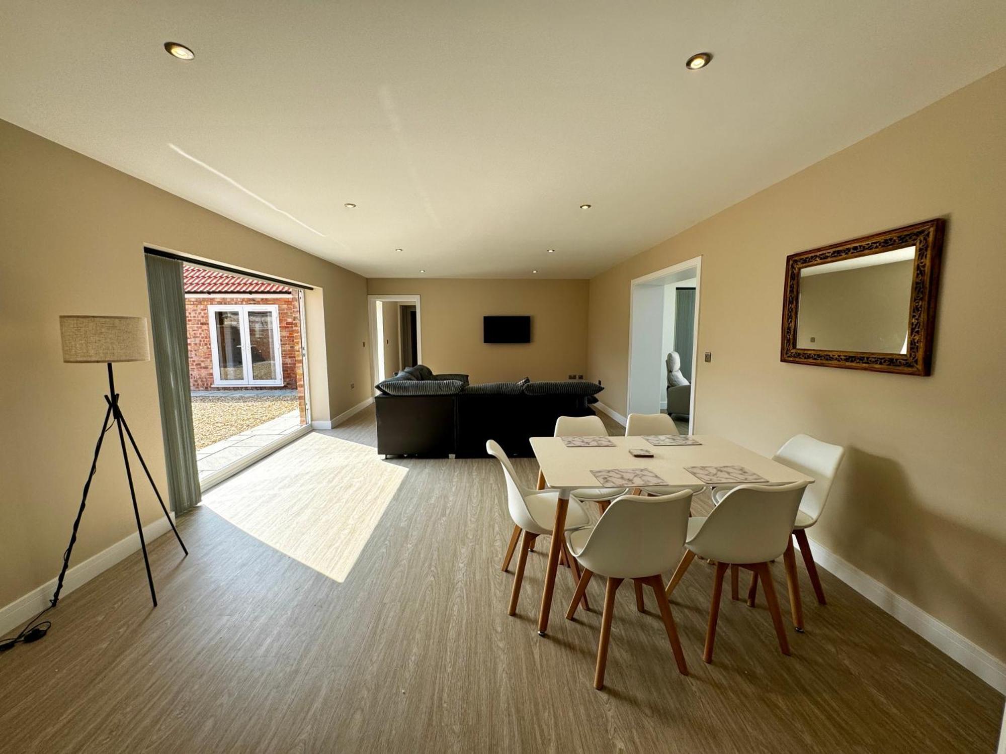 Villa Luxury Isla Cottages, Bourne! Dog-friendly, Countryside Views, Garden, Parking, 5mins Pubs - Family *