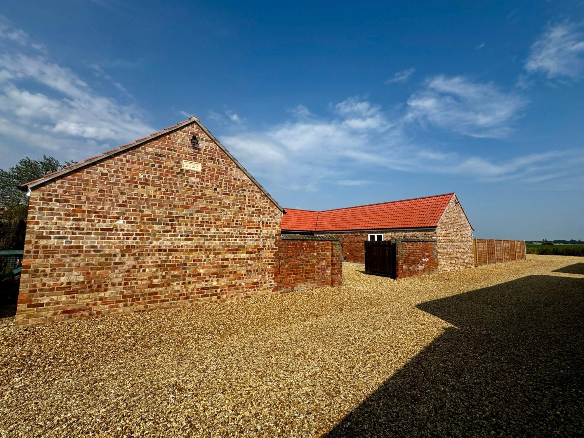 Luxury Isla Cottages, Bourne! Dog-friendly, Countryside Views, Garden, Parking, 5mins Pubs - Family Bourne