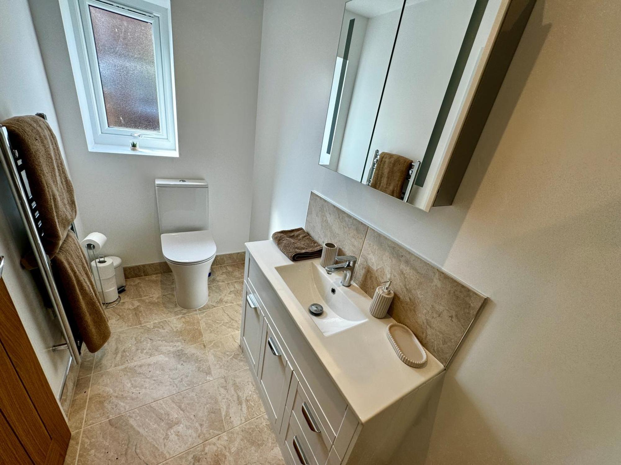 Luxury Isla Cottages, Bourne! Dog-friendly, Countryside Views, Garden, Parking, 5mins Pubs - Family *