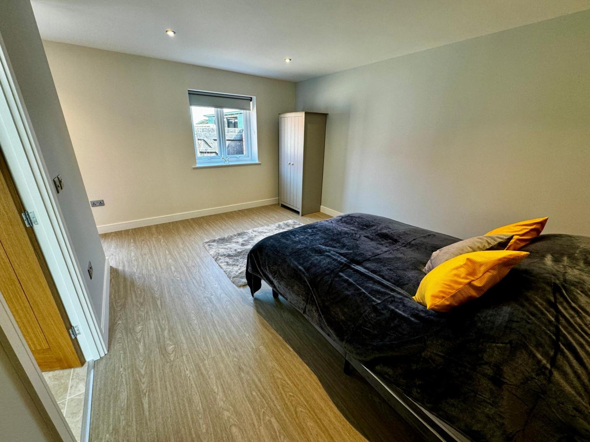 Luxury Isla Cottages, Bourne! Dog-friendly, Countryside Views, Garden, Parking, 5mins Pubs - Family Villa Bourne