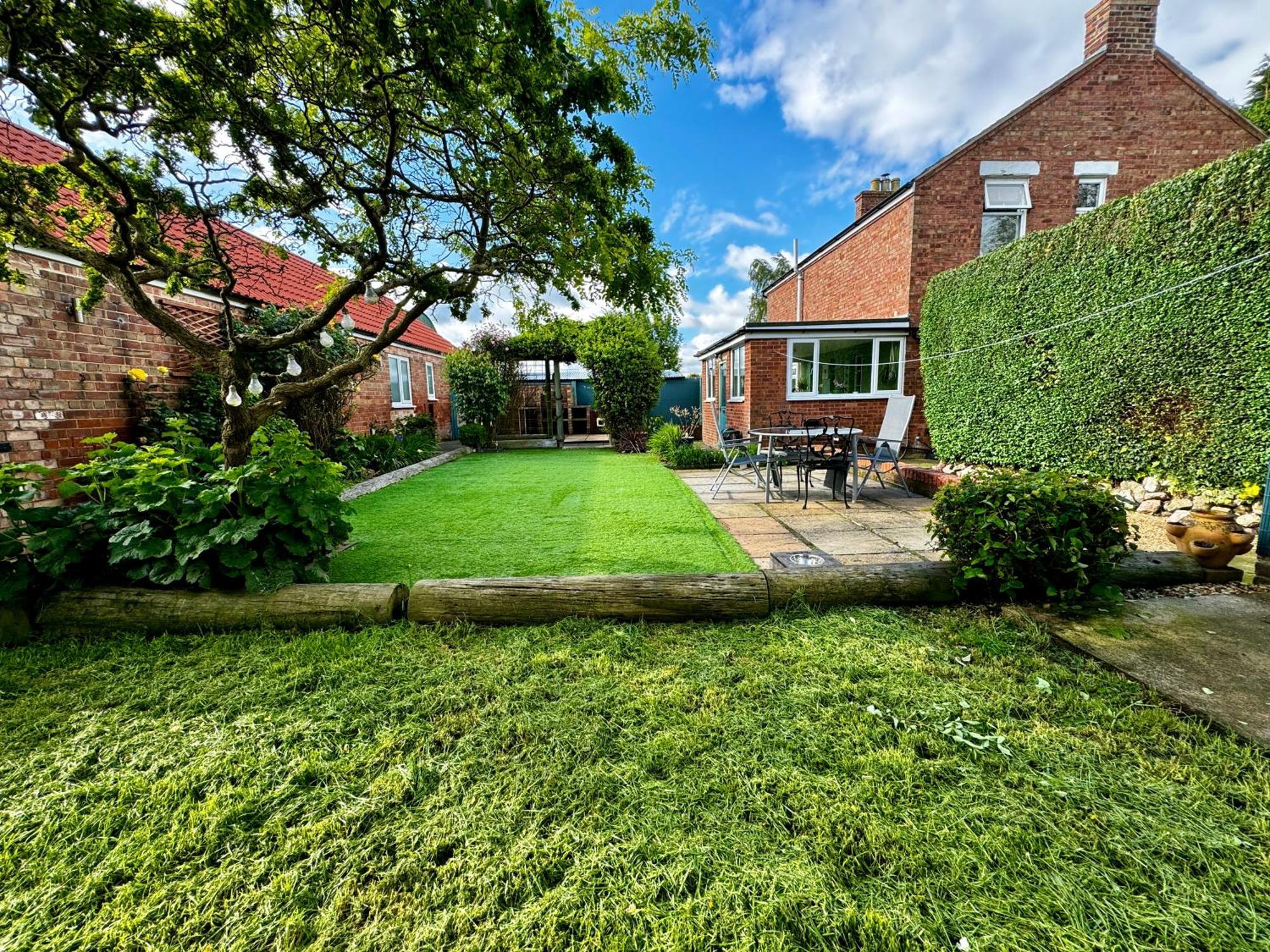 Villa Luxury Isla Cottages, Bourne! Dog-friendly, Countryside Views, Garden, Parking, 5mins Pubs - Family
