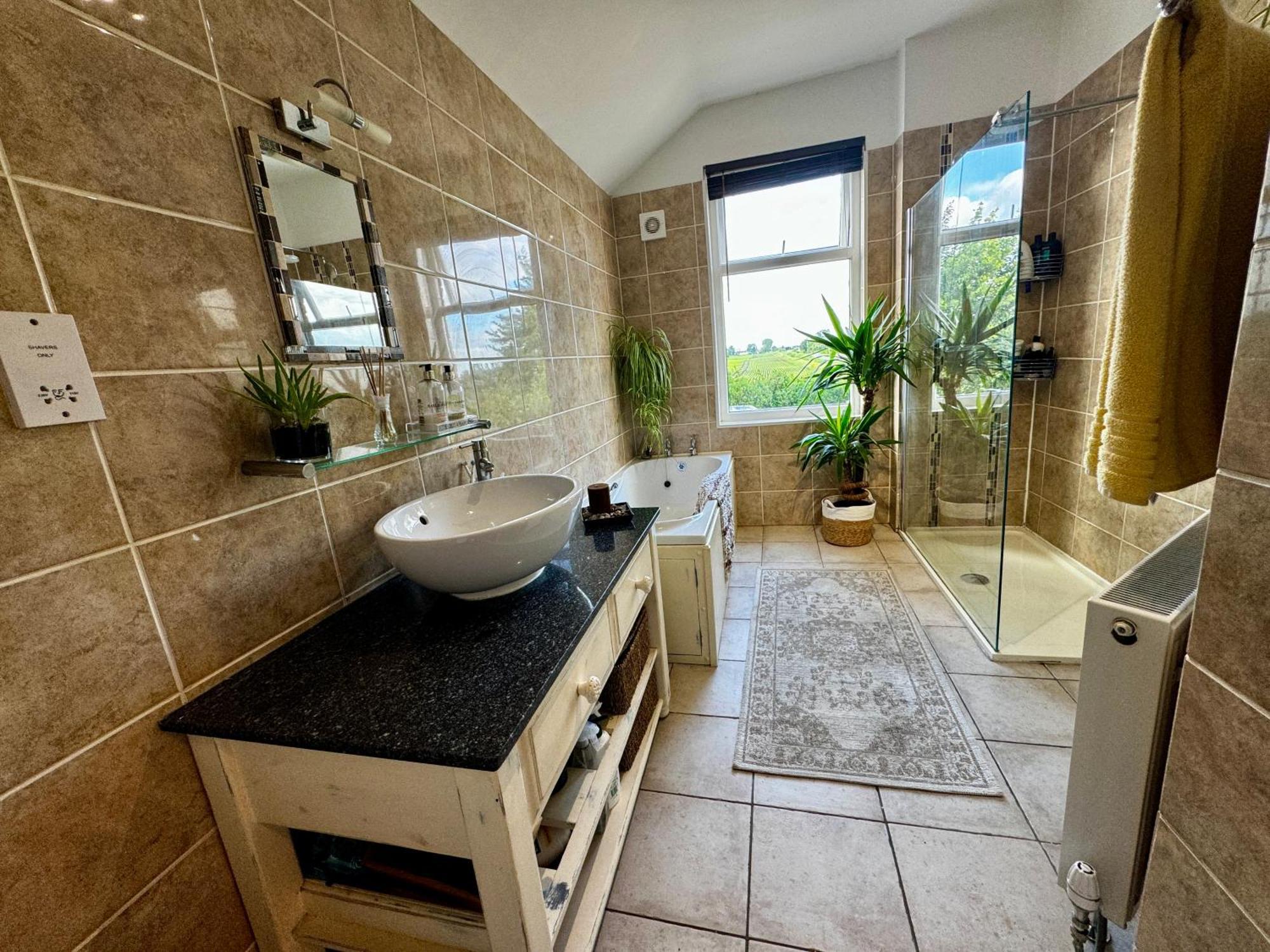 Villa Luxury Isla Cottages, Bourne! Dog-friendly, Countryside Views, Garden, Parking, 5mins Pubs - Family Bourne