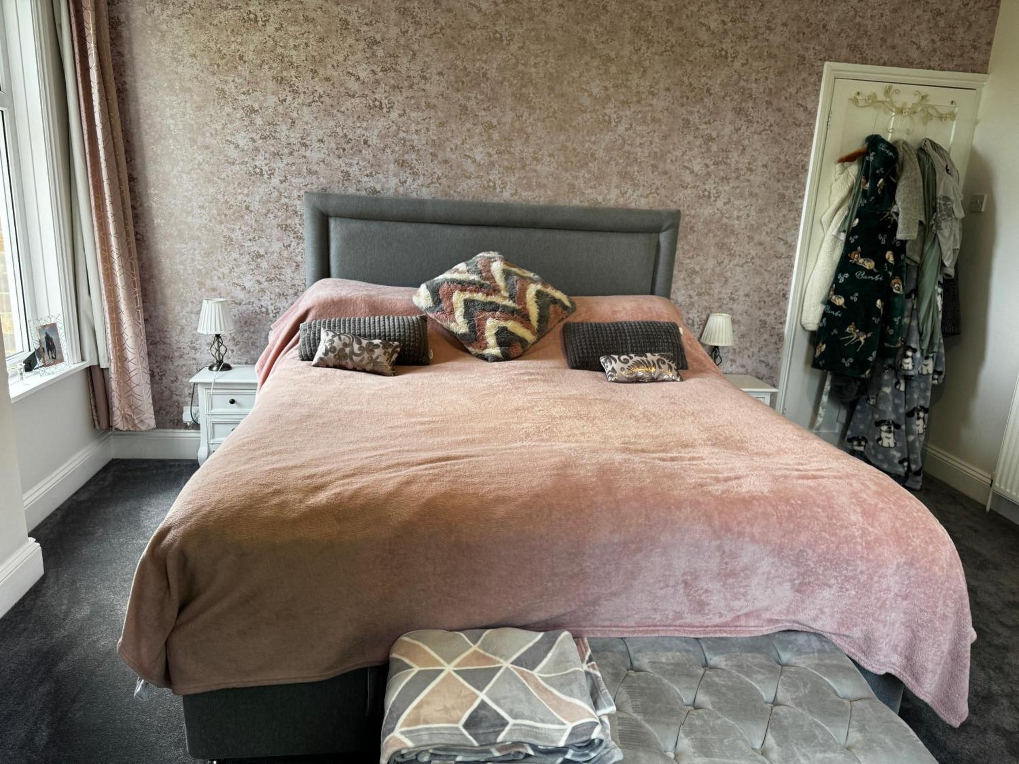 Villa Luxury Isla Cottages, Bourne! Dog-friendly, Countryside Views, Garden, Parking, 5mins Pubs - Family *