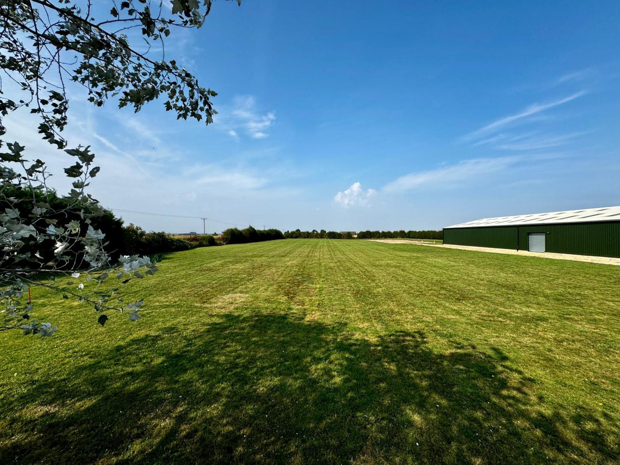 Villa Luxury Isla Cottages, Bourne! Dog-friendly, Countryside Views, Garden, Parking, 5mins Pubs - Family *