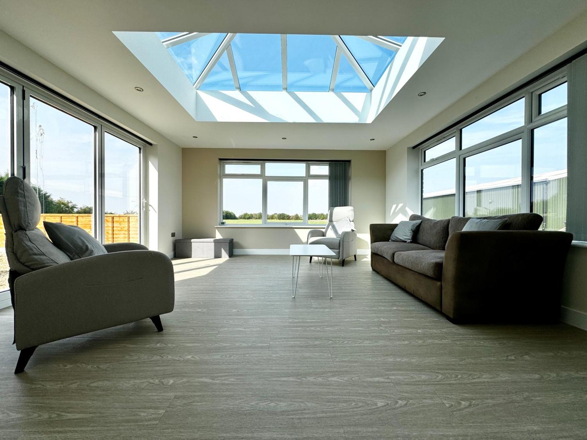 Luxury Isla Cottages, Bourne! Dog-friendly, Countryside Views, Garden, Parking, 5mins Pubs - Family Villa