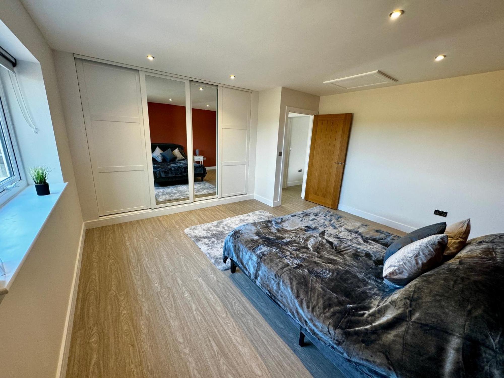 Luxury Isla Cottages, Bourne! Dog-friendly, Countryside Views, Garden, Parking, 5mins Pubs - Family