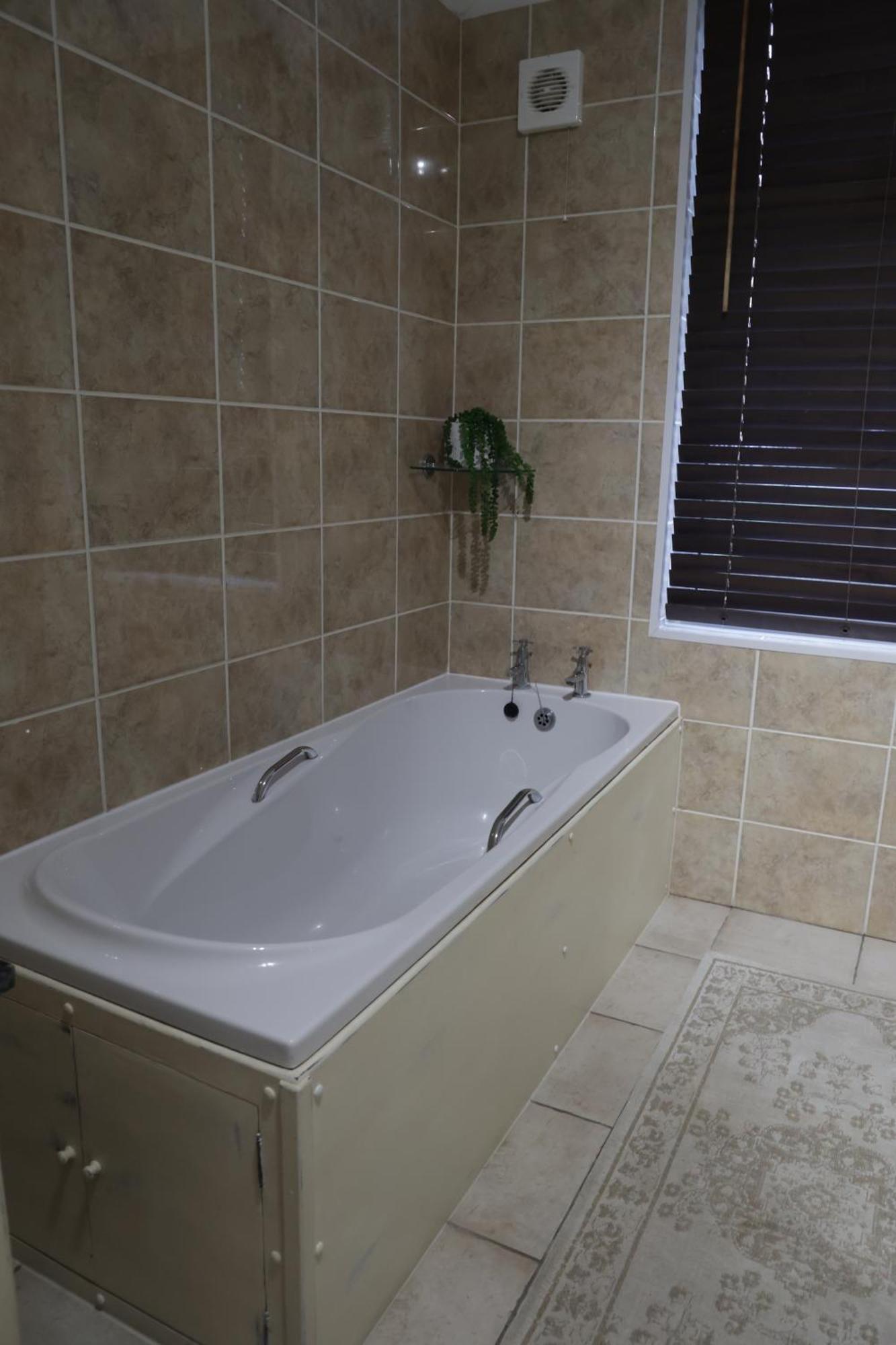 Luxury Isla Cottages, Bourne! Dog-friendly, Countryside Views, Garden, Parking, 5mins Pubs - Family Villa