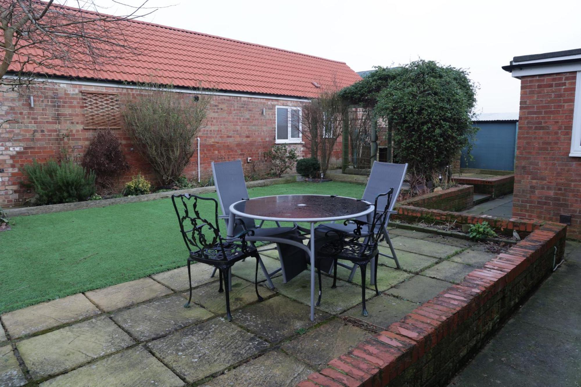 Luxury Isla Cottages, Bourne! Dog-friendly, Countryside Views, Garden, Parking, 5mins Pubs - Family Villa Bourne