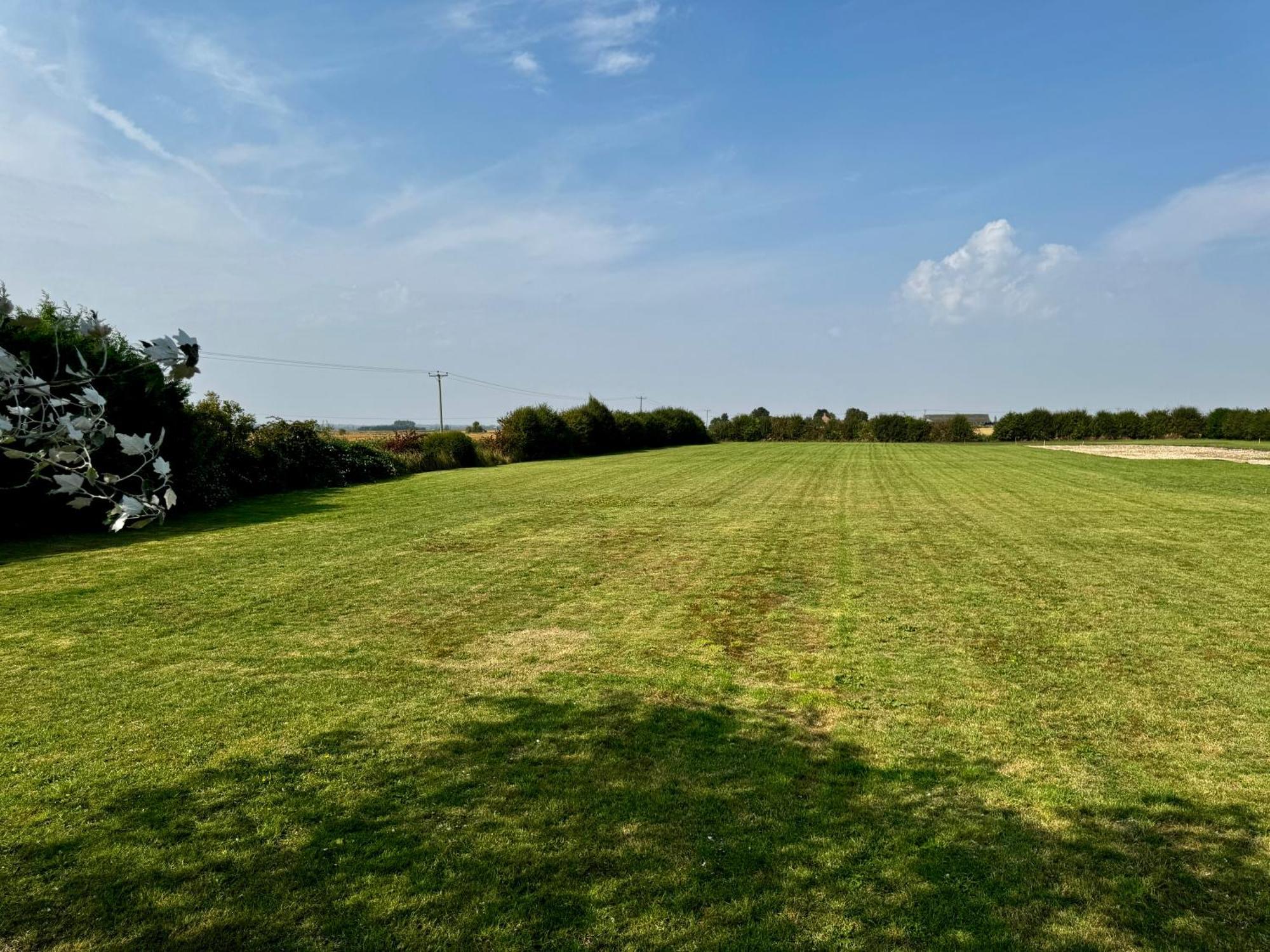 Luxury Isla Cottages, Bourne! Dog-friendly, Countryside Views, Garden, Parking, 5mins Pubs - Family * Bourne