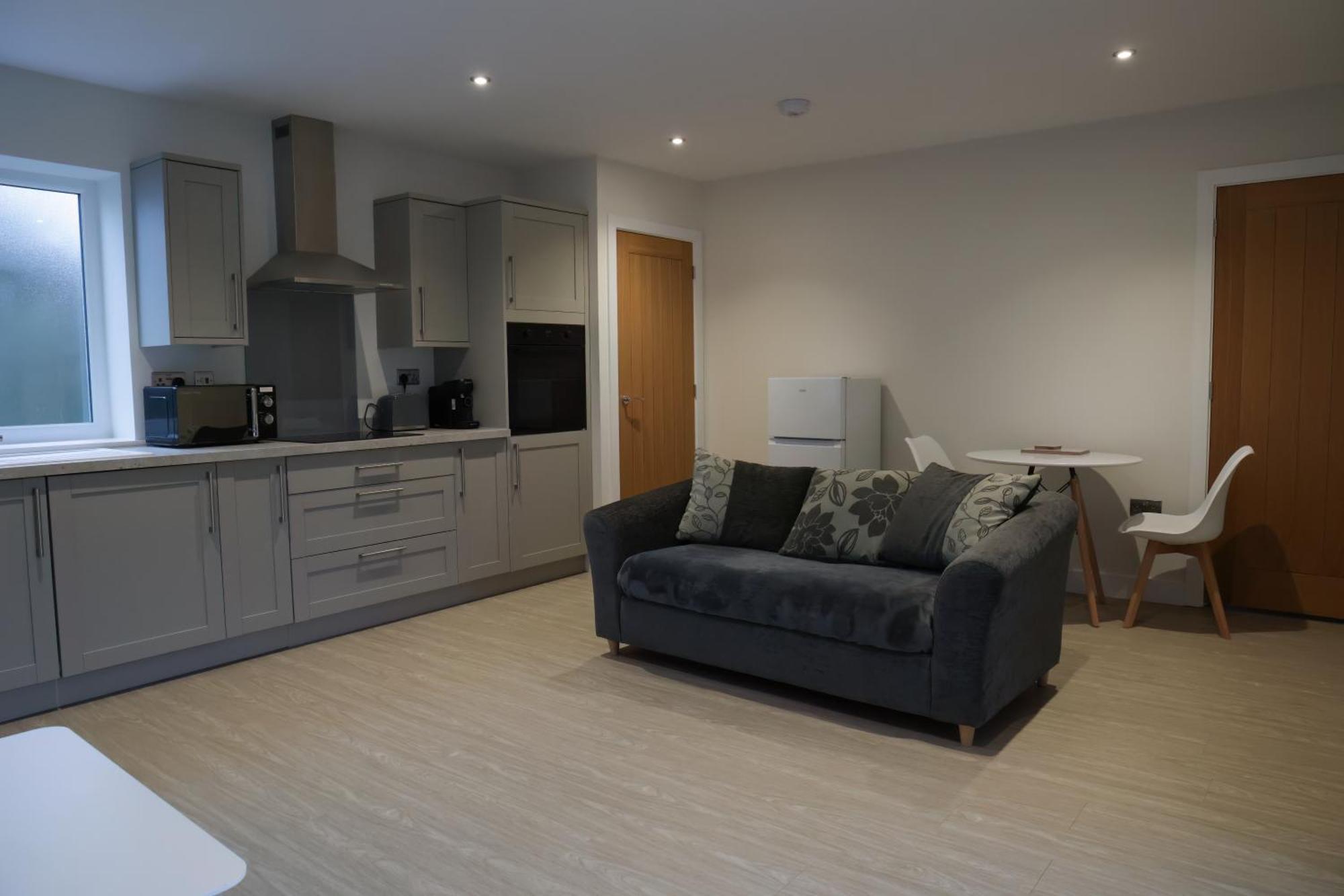 Luxury Isla Cottages, Bourne! Dog-friendly, Countryside Views, Garden, Parking, 5mins Pubs - Family
