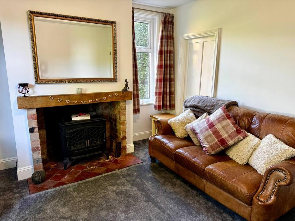 Villa Luxury Isla Cottages, Bourne! Dog-friendly, Countryside Views, Garden, Parking, 5mins Pubs - Family *