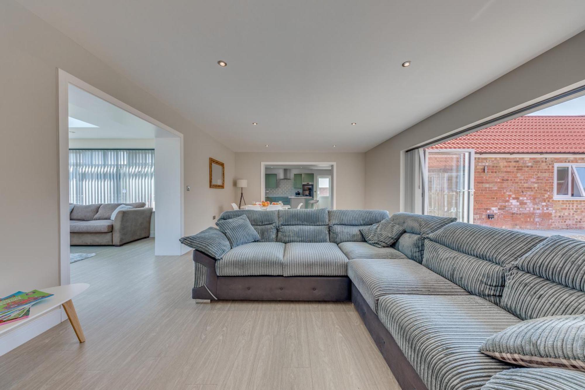 Luxury Isla Cottages Bourne, Dog Friendly With Garden, Parking, Countryside Views, Family Holidays & Easy Access To Town