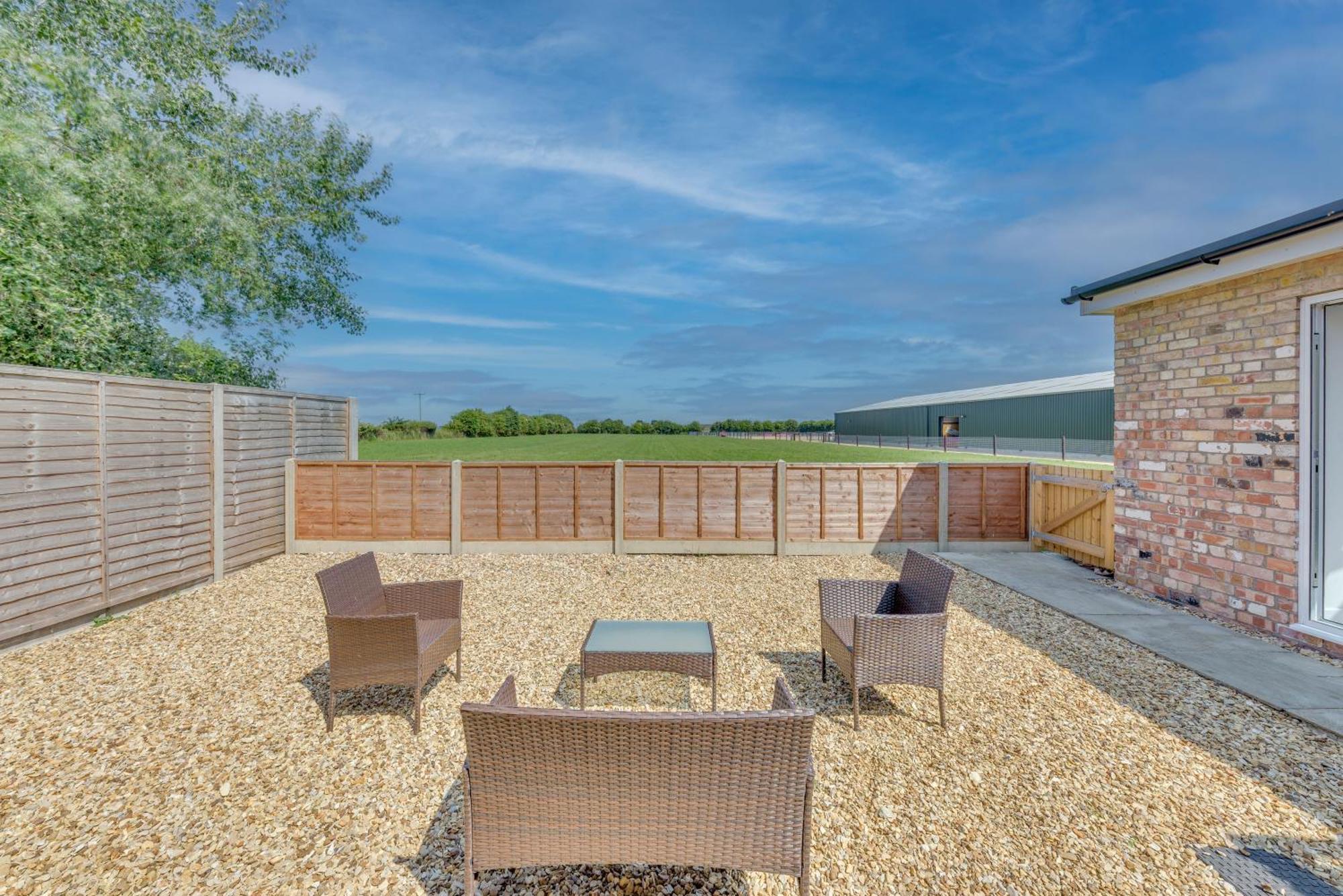 Luxury Isla Cottages Bourne, Dog Friendly With Garden, Parking, Countryside Views, Family Holidays & Easy Access To Town Villa *