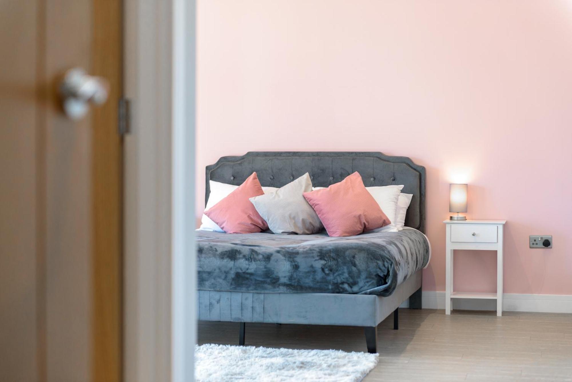 Villa Luxury Isla Cottages Bourne, Dog Friendly With Garden, Parking, Countryside Views, Family Holidays & Easy Access To Town *