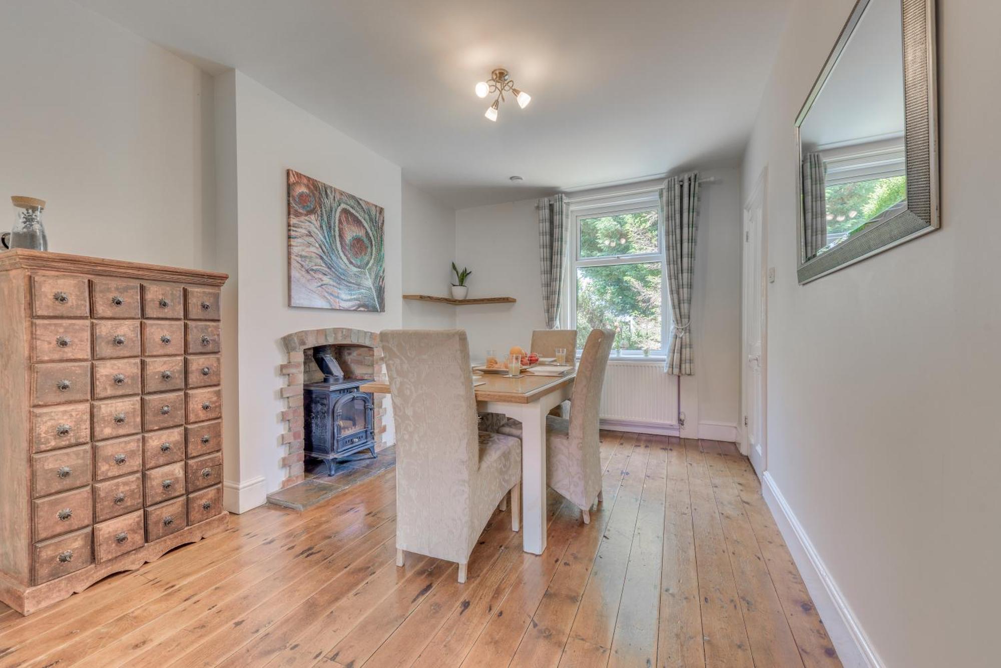 Luxury Isla Cottages Bourne, Dog Friendly With Garden, Parking, Countryside Views, Family Holidays & Easy Access To Town *